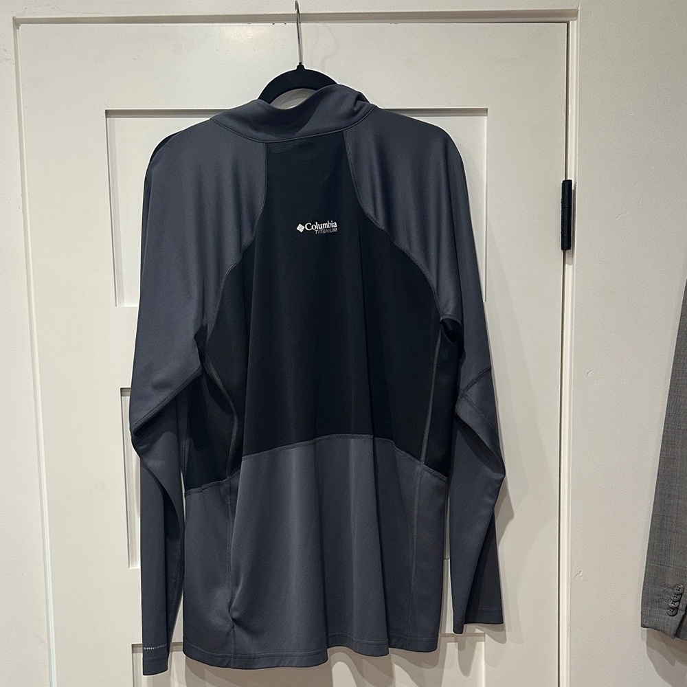 Columbia Titanium Omni-Freeze Light Weight Jacket - Dark Gray - Picture 4 of 4